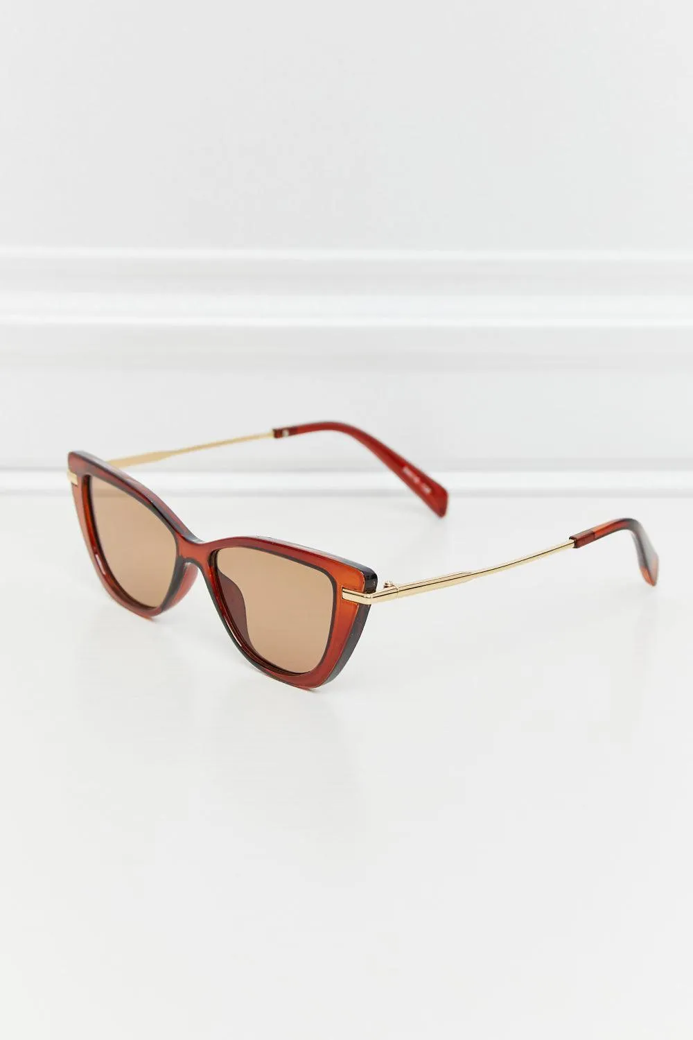 Classic Polarized Wayfarer Sunglasses with UV Protection
